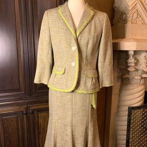 Ann Taylor 2 piece ladies suit with skirt